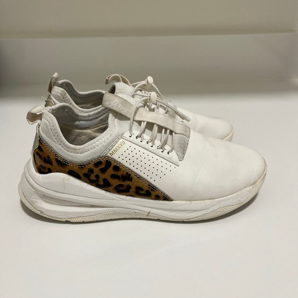 Clove Cheetah Healthcare Nursing Sneakers size 7.5